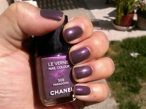 Chanel Le Vernis in Paradoxal Review .